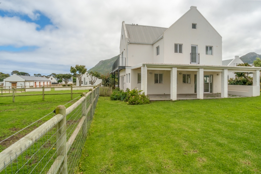 6 Bedroom Property for Sale in Meadowsteads Western Cape